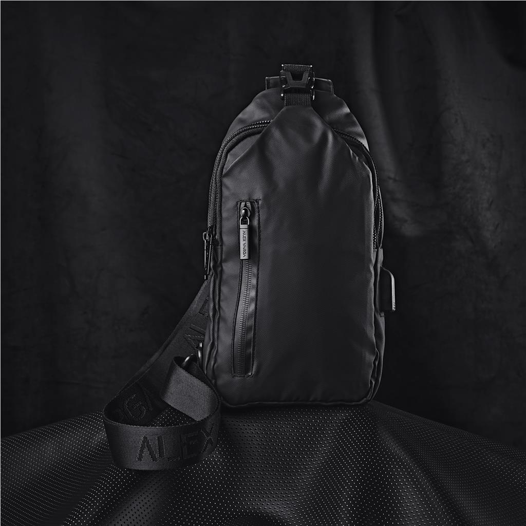 BG-AV-438-B_LIFESTYLE-NO-LOGO