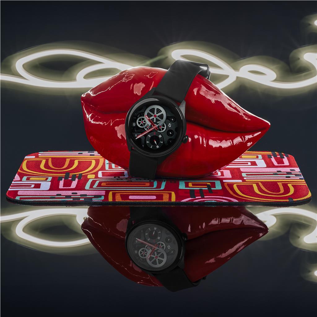 MT-SC-484-B-BL_LIFESTYLE-NO-LOGO