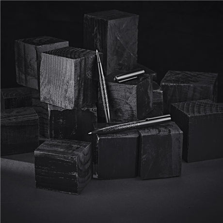 AV-19033_LIFESTYLE-NO-LOGO