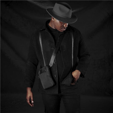 BG-AV-490-B-BL_LIFESTYLE-01-NO-LOGO