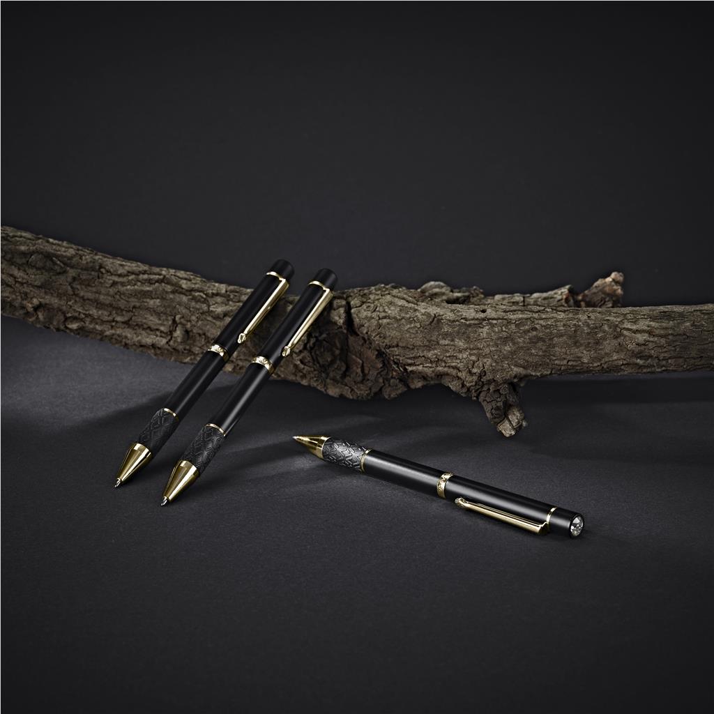 GF-AV-923-B_LIFESTYLE-NO-LOGO